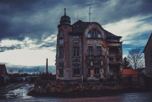 injured-haunted-house