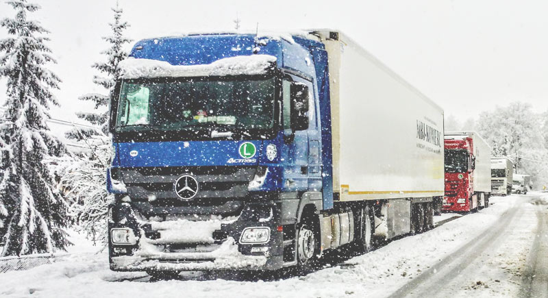 more-semi-trucks-snow
