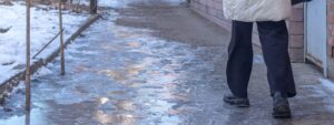 woman at risk of a Lafayette slip and fall on ice in Lafayette, Indiana